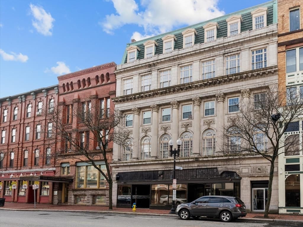 280 Essex Street #404