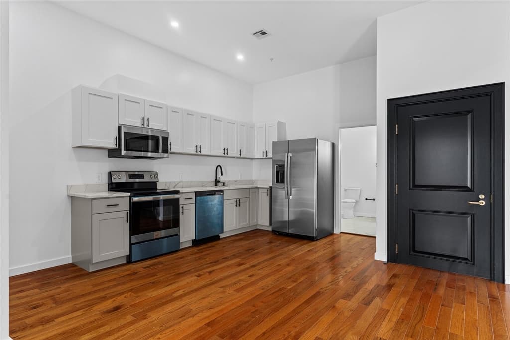 280 Essex Street #402 photo 2