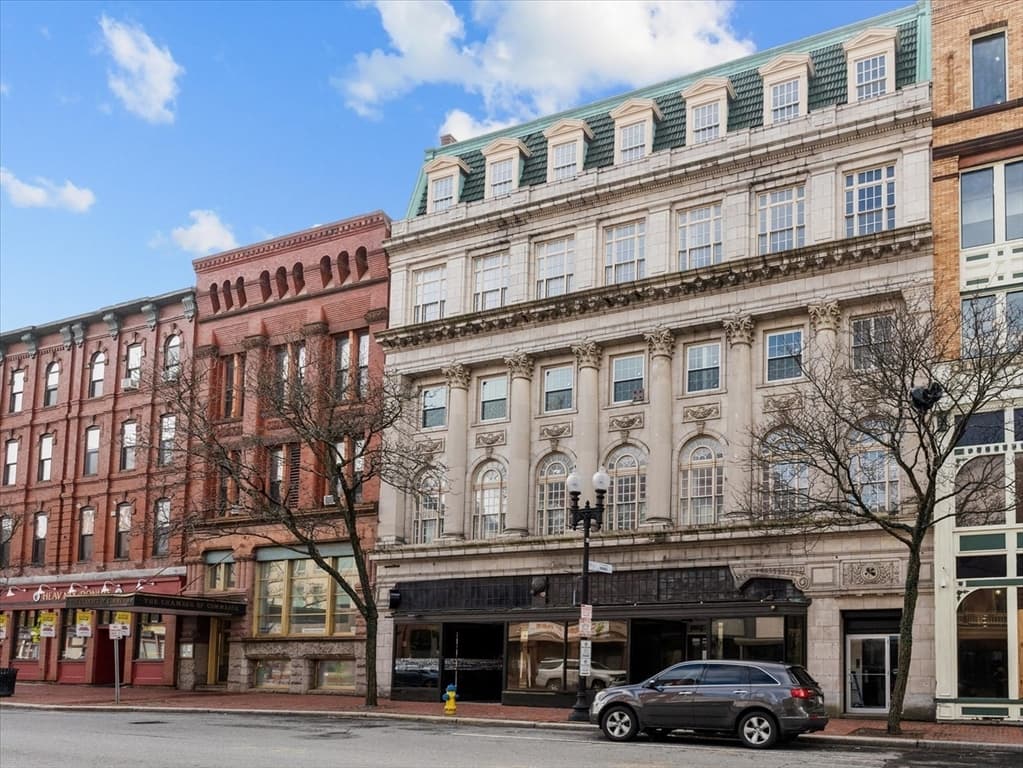 280 Essex Street #402
