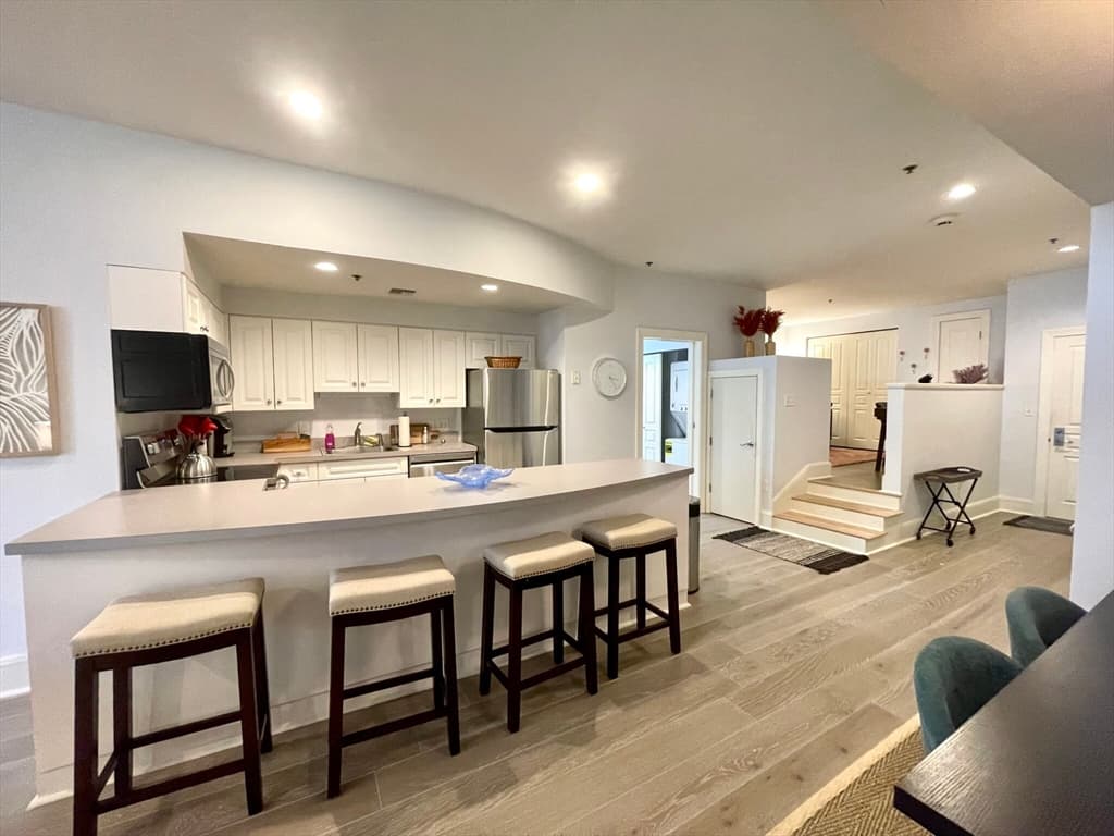 1387 Washington St #203 photo 2