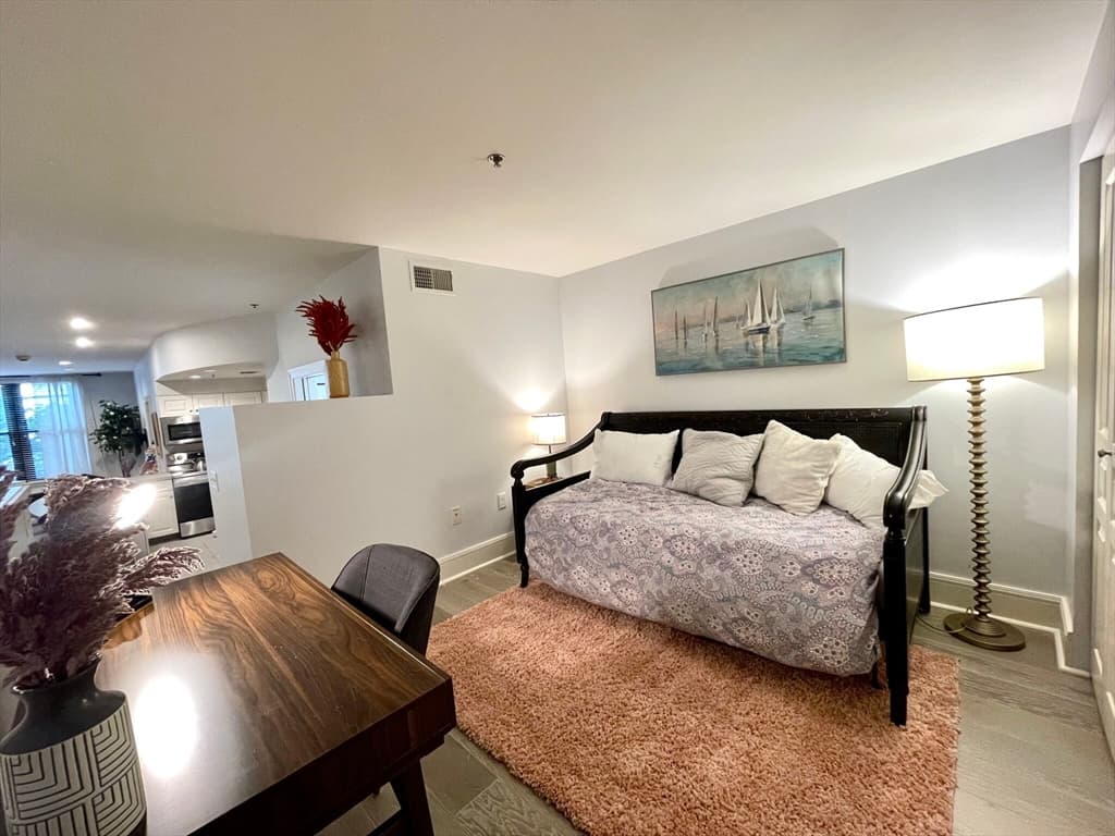 1387 Washington St #203 photo 4