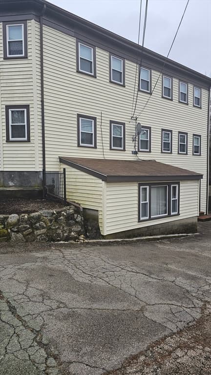 45 Thatcher Street #3rd Flr photo 3