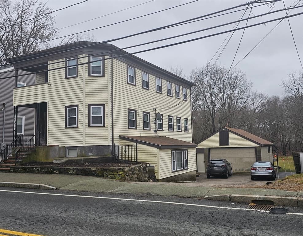 45 Thatcher Street #3rd Flr