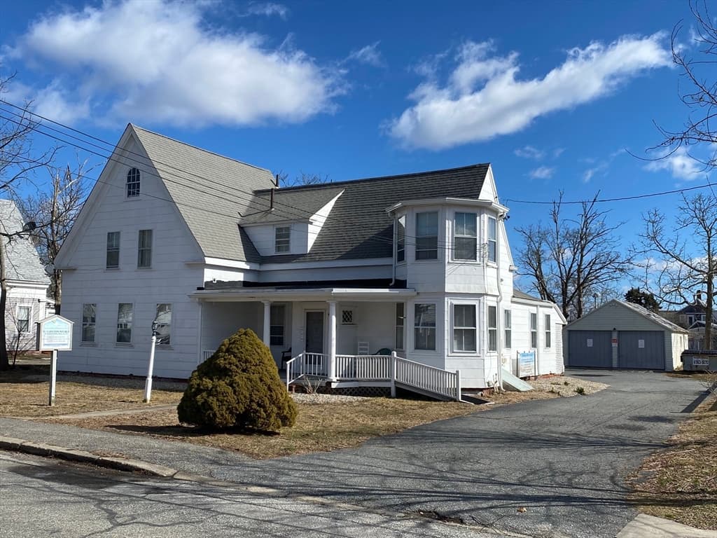 52 School St