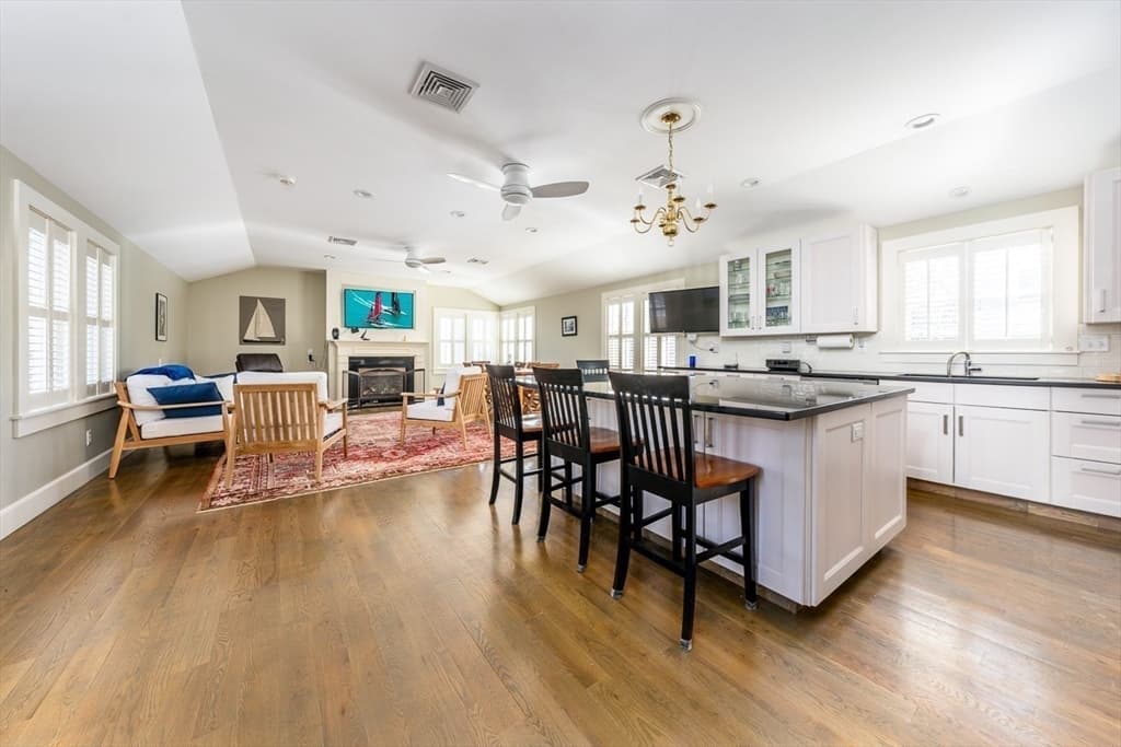 96 Standish Way photo 4