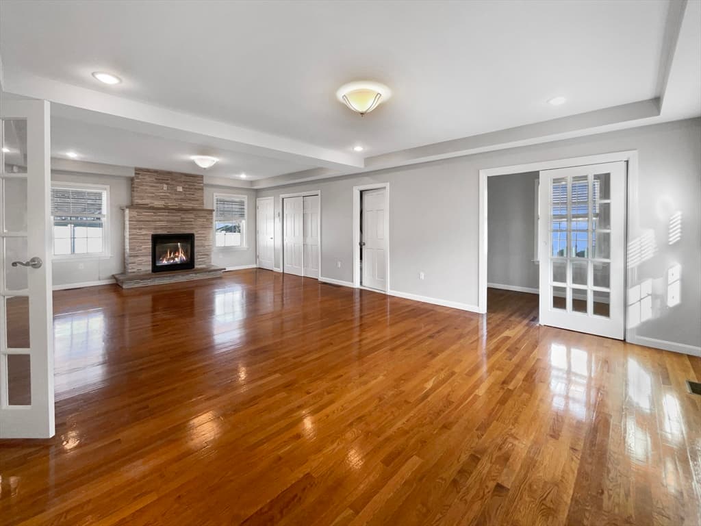 110 Benham St photo 3