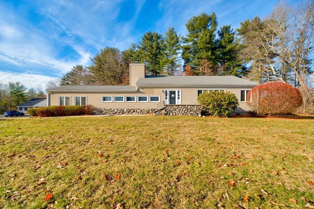 88 Nashua Rd photo 2