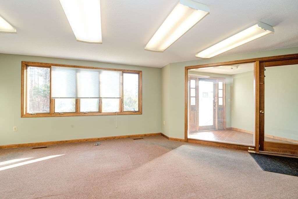 88 Nashua Rd photo 3