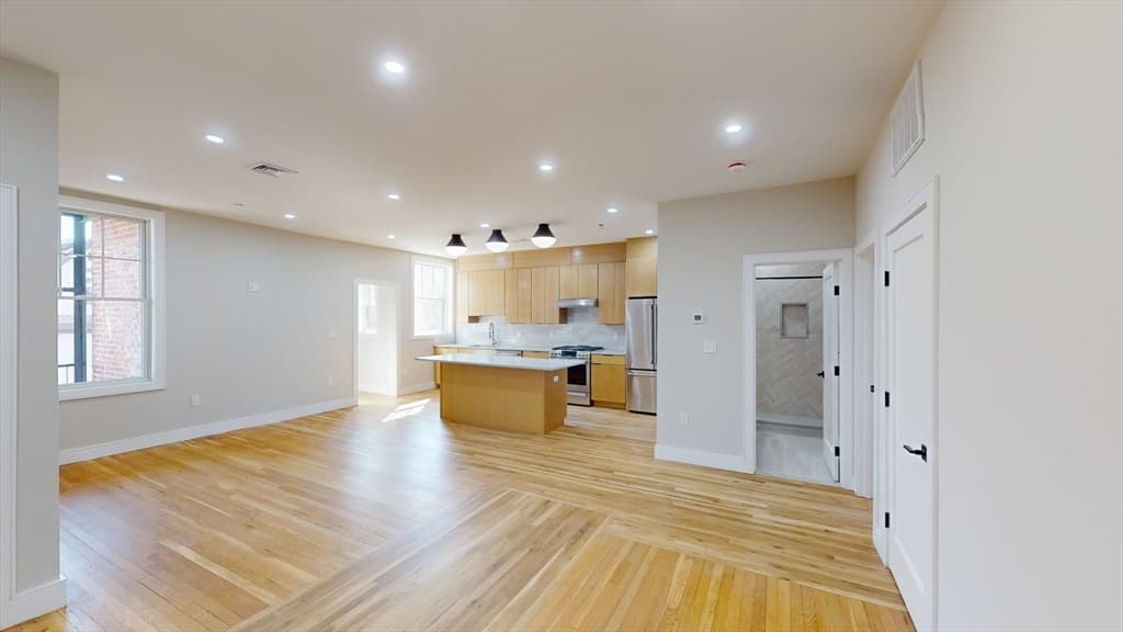145 Sutherland Rd #3 photo 5
