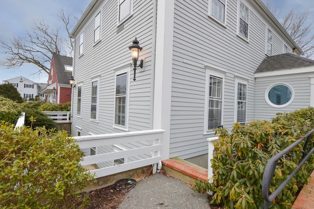 314 Gifford St #4 & 7