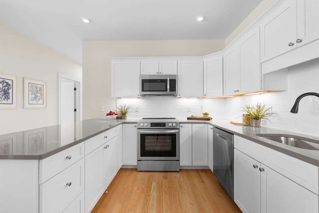 404 Lowell Street #1 photo 3