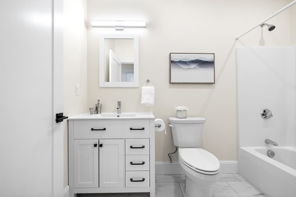 404 Lowell Street #1 photo 4