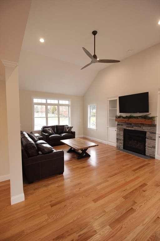 16 Ashlynn Way photo 5