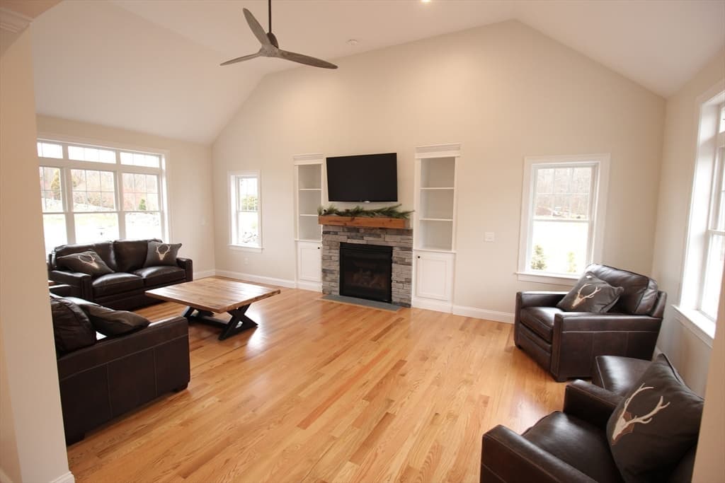 16 Ashlynn Way photo 4