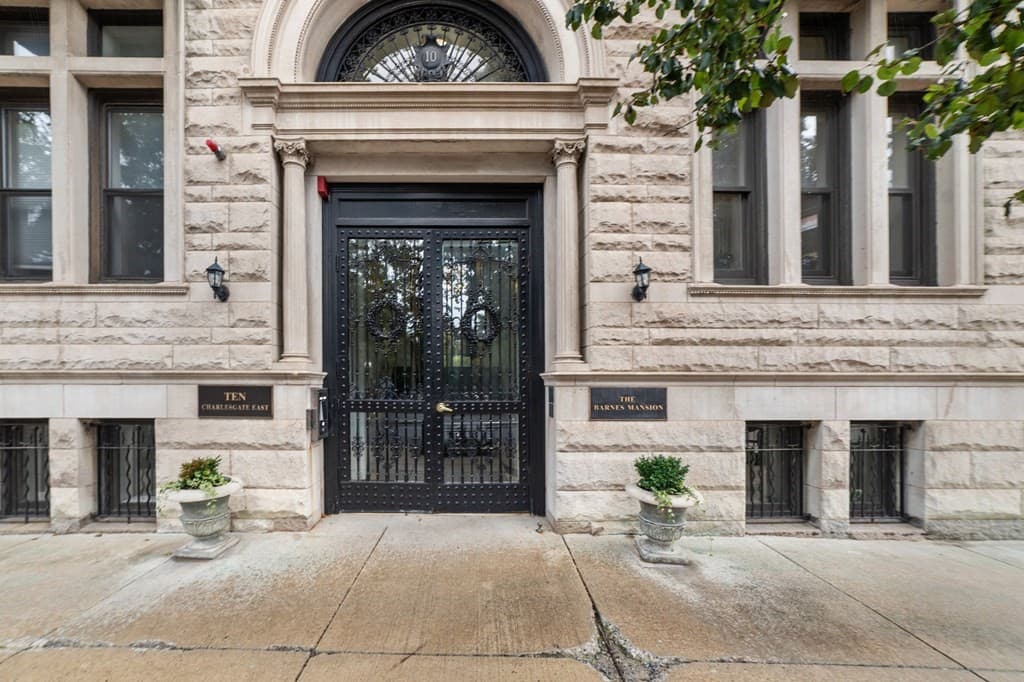 10 Charlesgate E #201