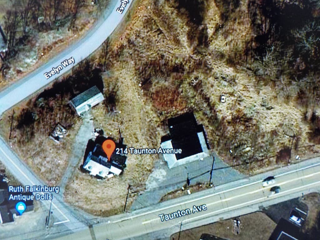 214 Taunton Ave photo 2