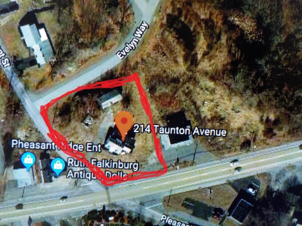 214 Taunton Ave photo 3
