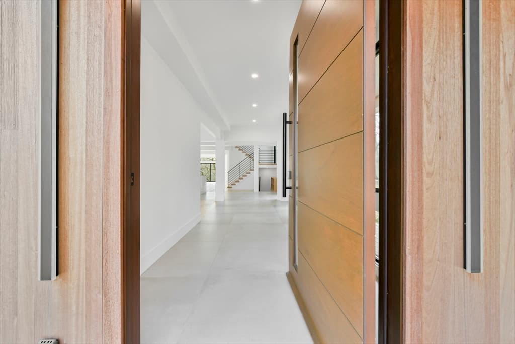 135 Beach Street photo 2