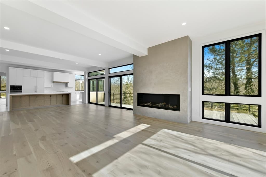135 Beach Street photo 3