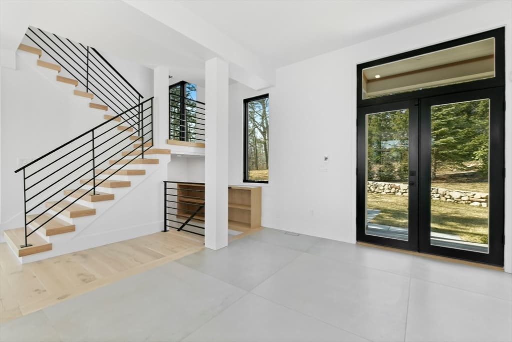 135 Beach Street photo 4