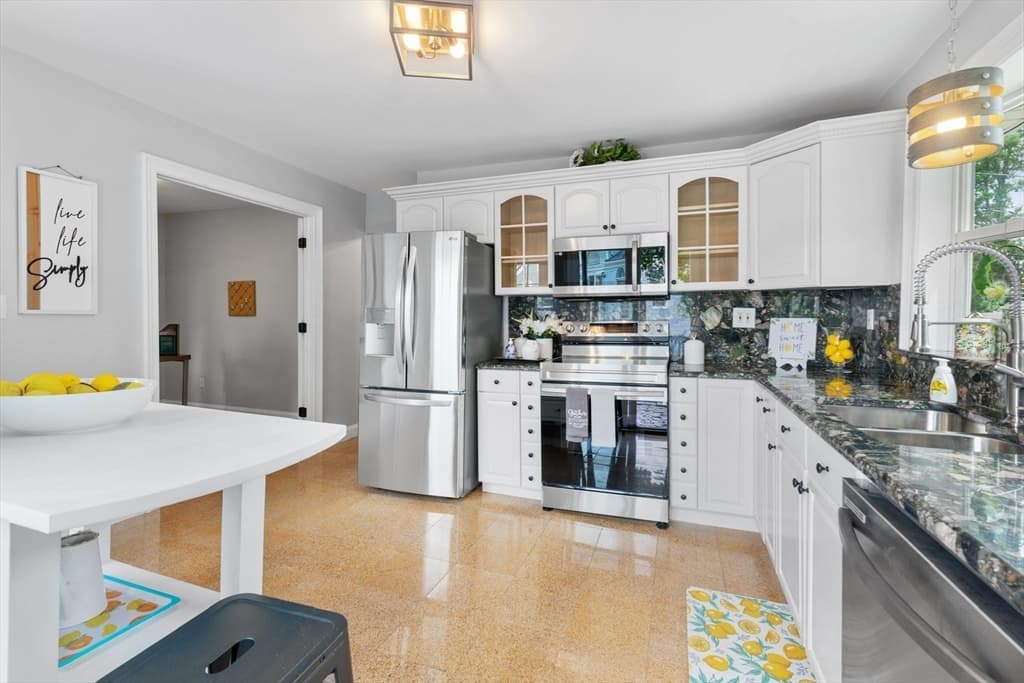 6 Morse St. photo 4