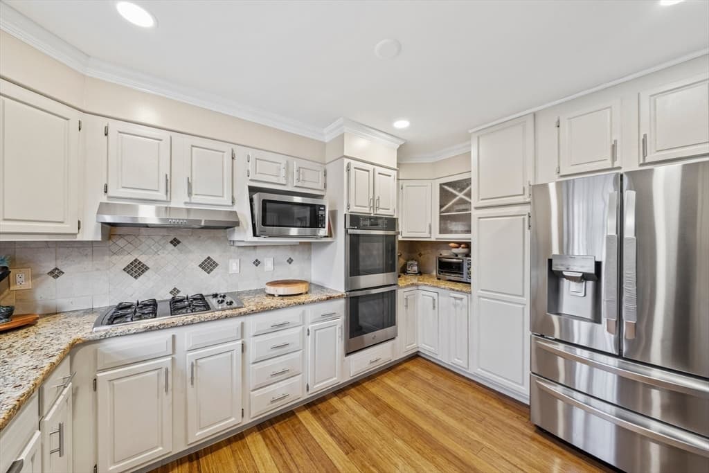 60 Emery St photo 5
