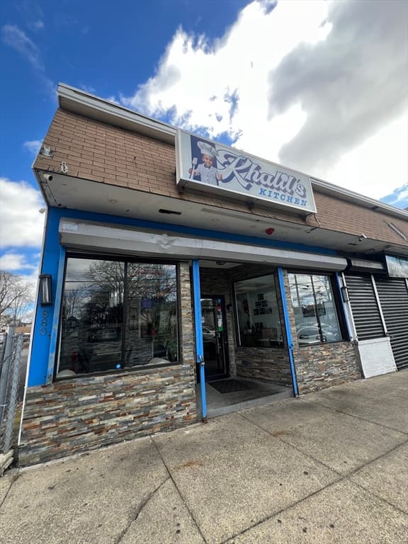 880 Main St