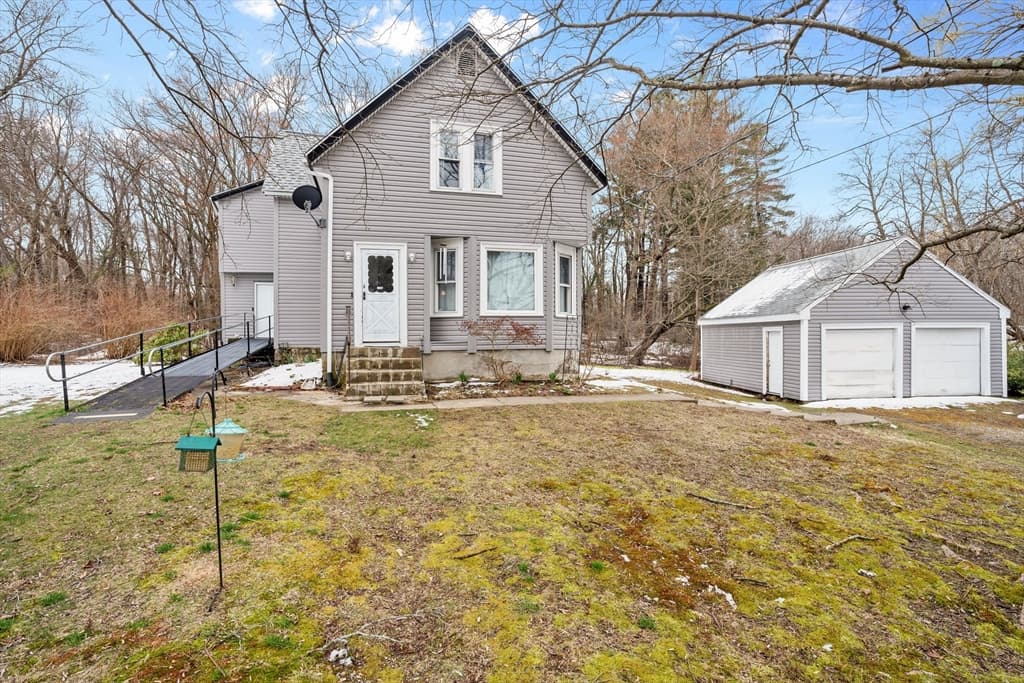 76 Ayer St