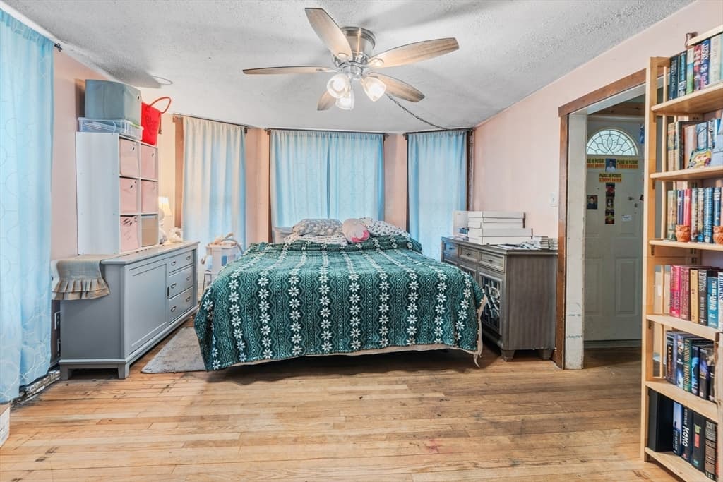 76 Ayer St photo 5