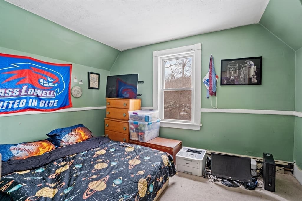 76 Ayer St photo 4