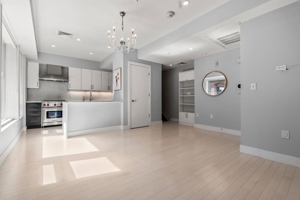 1672 Washington St #102 photo 3