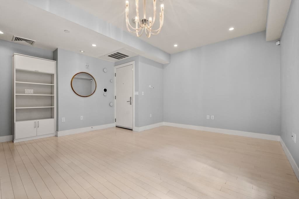 1672 Washington St #102 photo 5