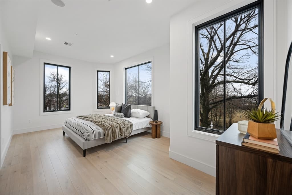490 Bennington #1
