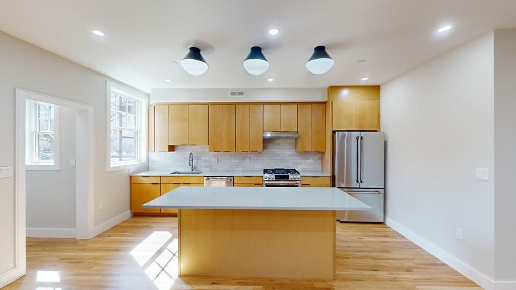 145 Sutherland Rd #2