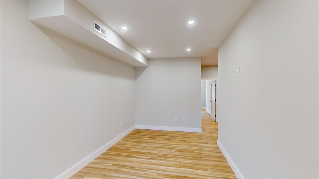 145 Sutherland Rd #1 photo 4