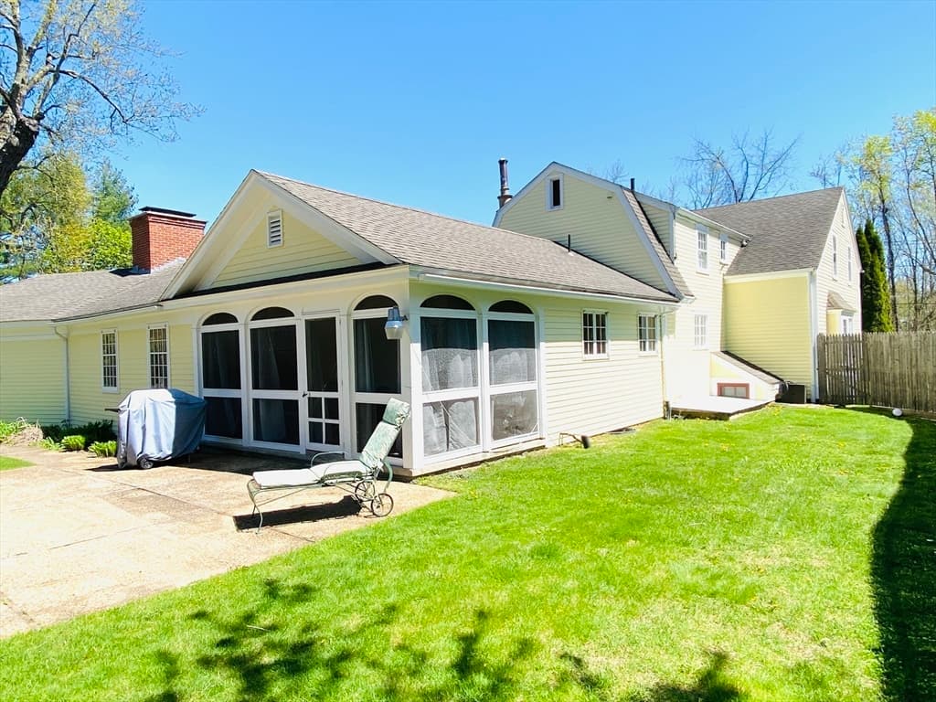 40 Grove St N photo 5