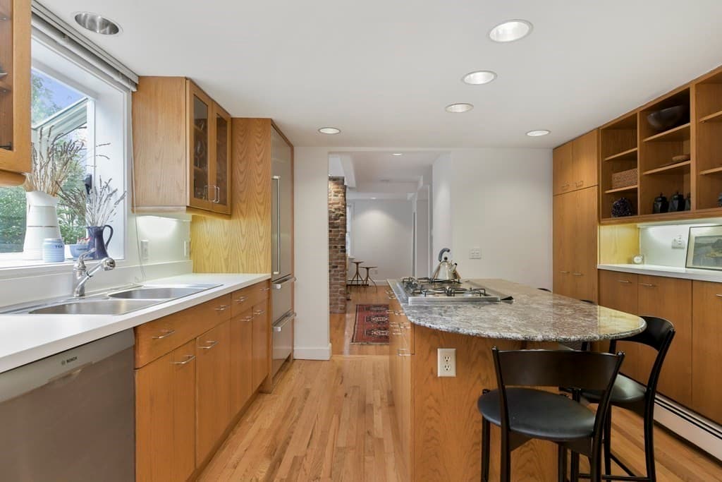 572 Franklin #572 photo 2