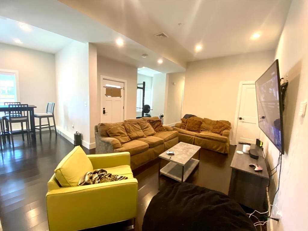 1 Cedar St photo 5