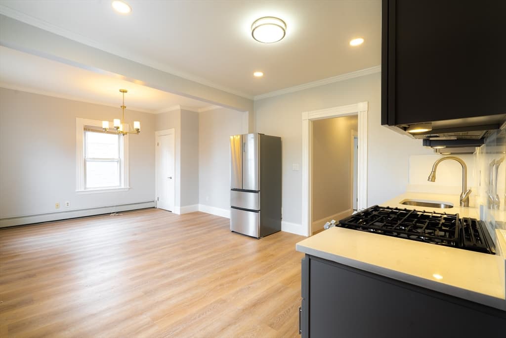 324 Hurley St #3 photo 2