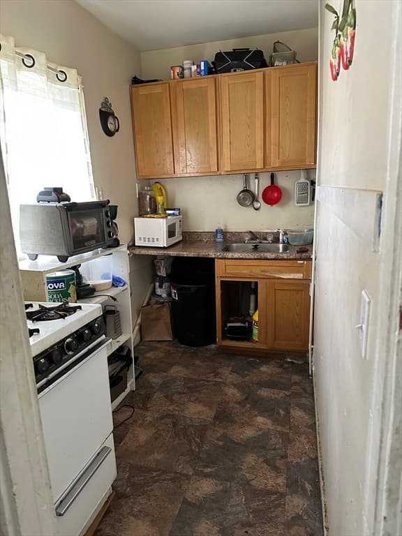 104 Tallman St photo 4