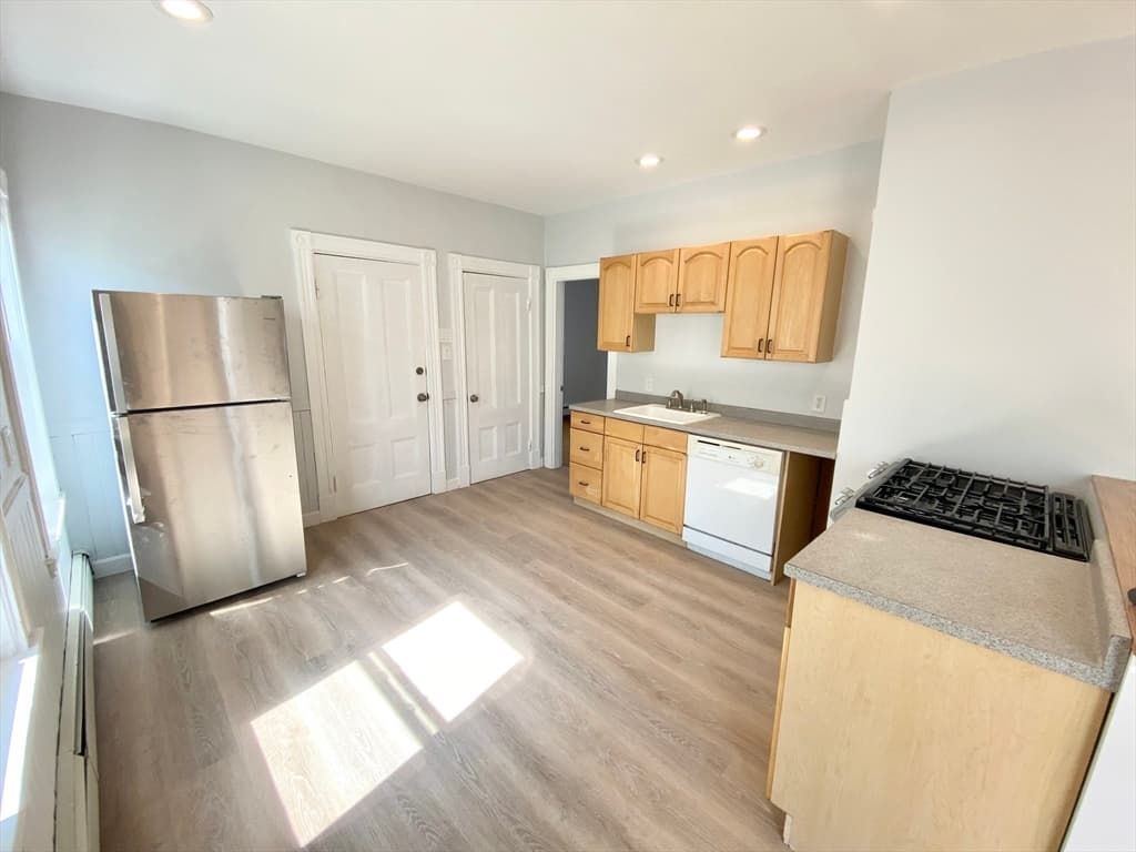 108 Beacon St #3 photo 2
