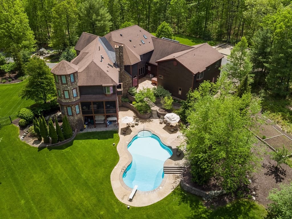 74 Coles Meadow Rd