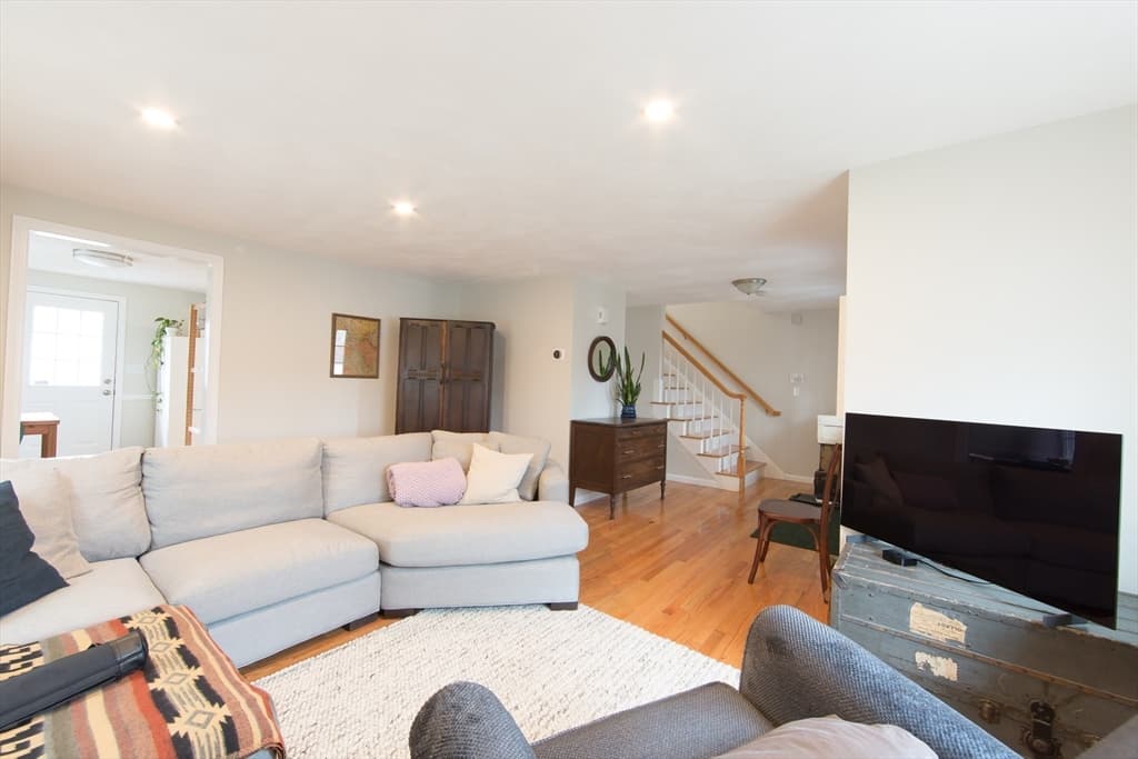 162 Lakeview Ave photo 4