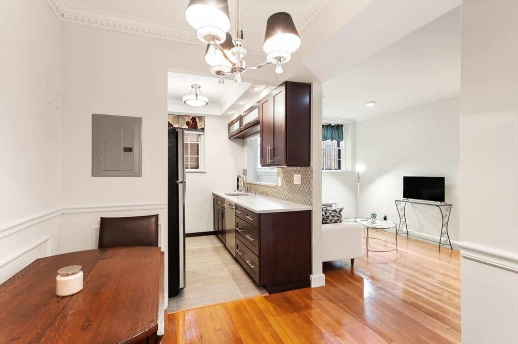 280 Beacon #APT 1 photo 2