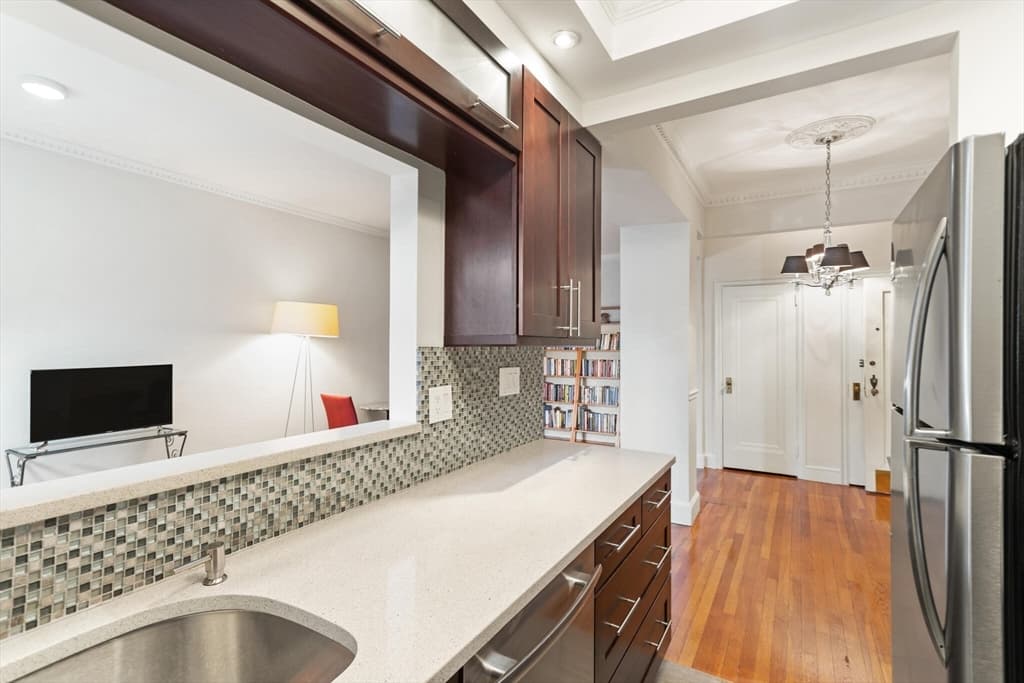 280 Beacon #APT 1 photo 3