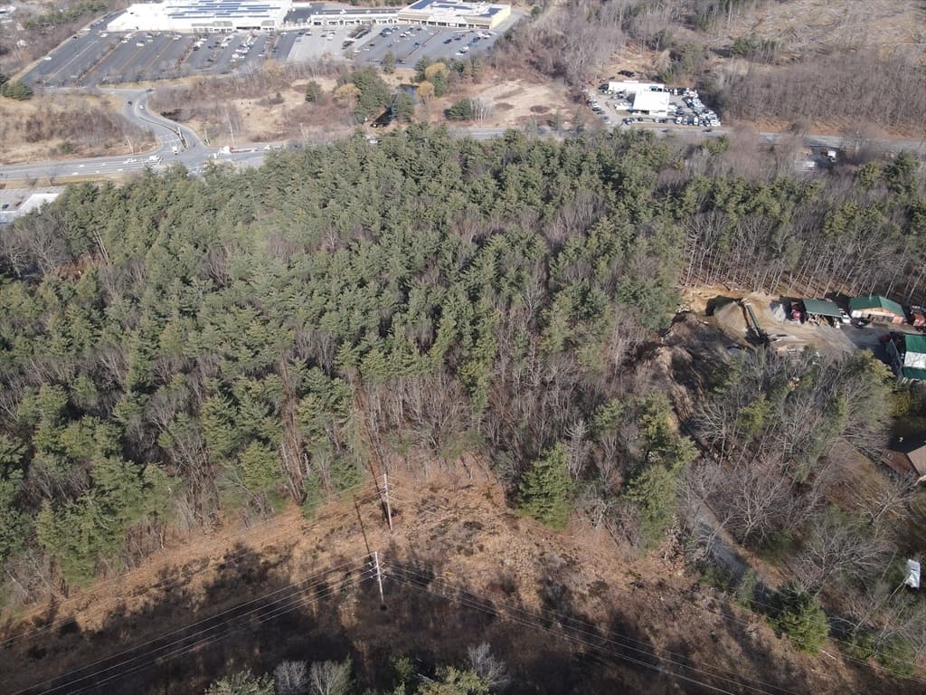 77 Electric Ave photo 3