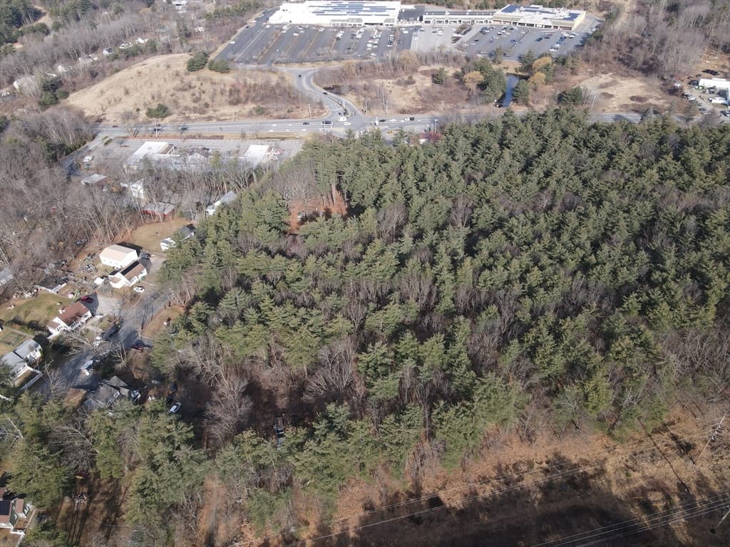 77 Electric Ave photo 4