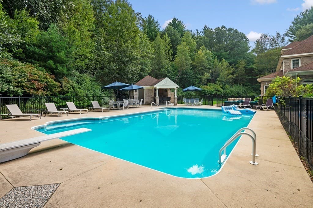 29 Coppermine Rd photo 2