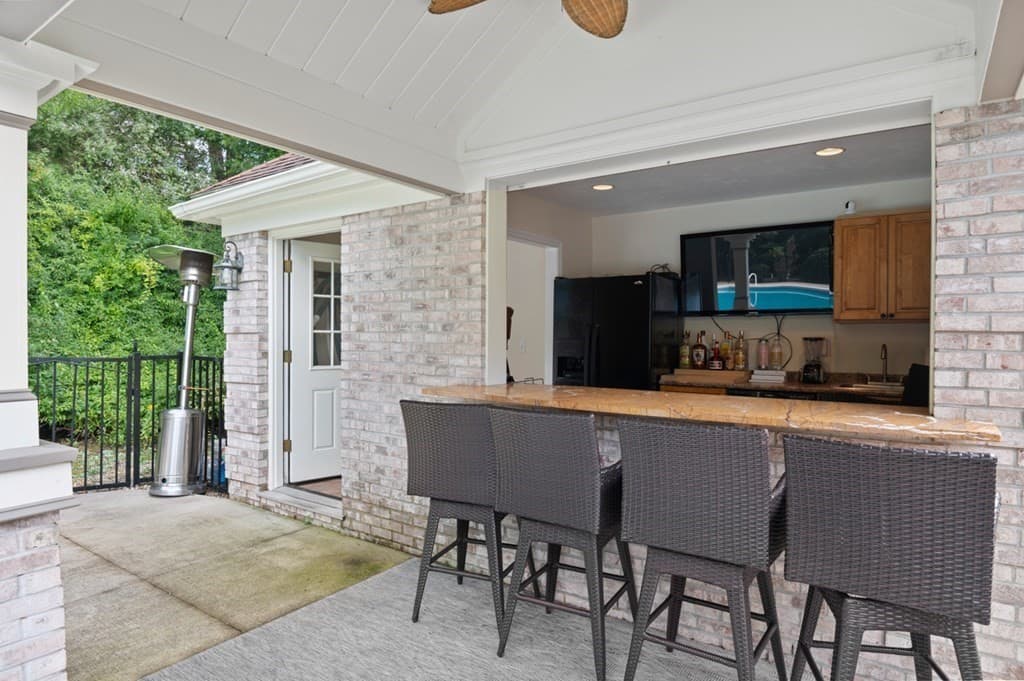 29 Coppermine Rd photo 4