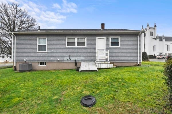 2228 Acushnet Ave photo 2